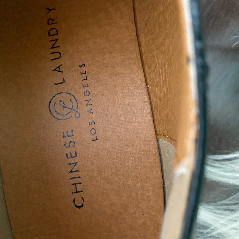 Chinese Laundry Black Vinyl Platform shoe - Picture 4 of 6